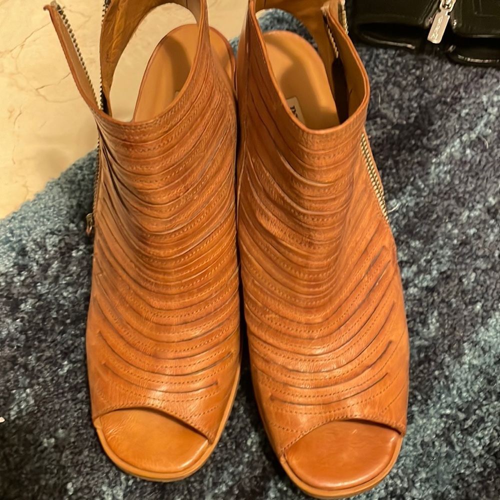 Paul Green open toe leather shoes